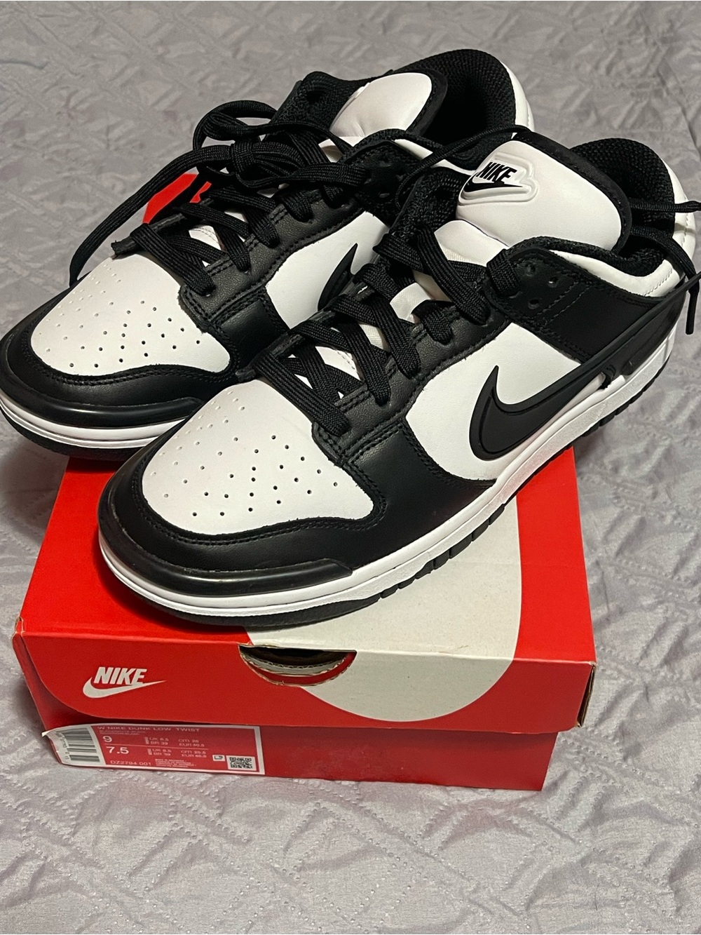 Nike women’s Dunk low twist